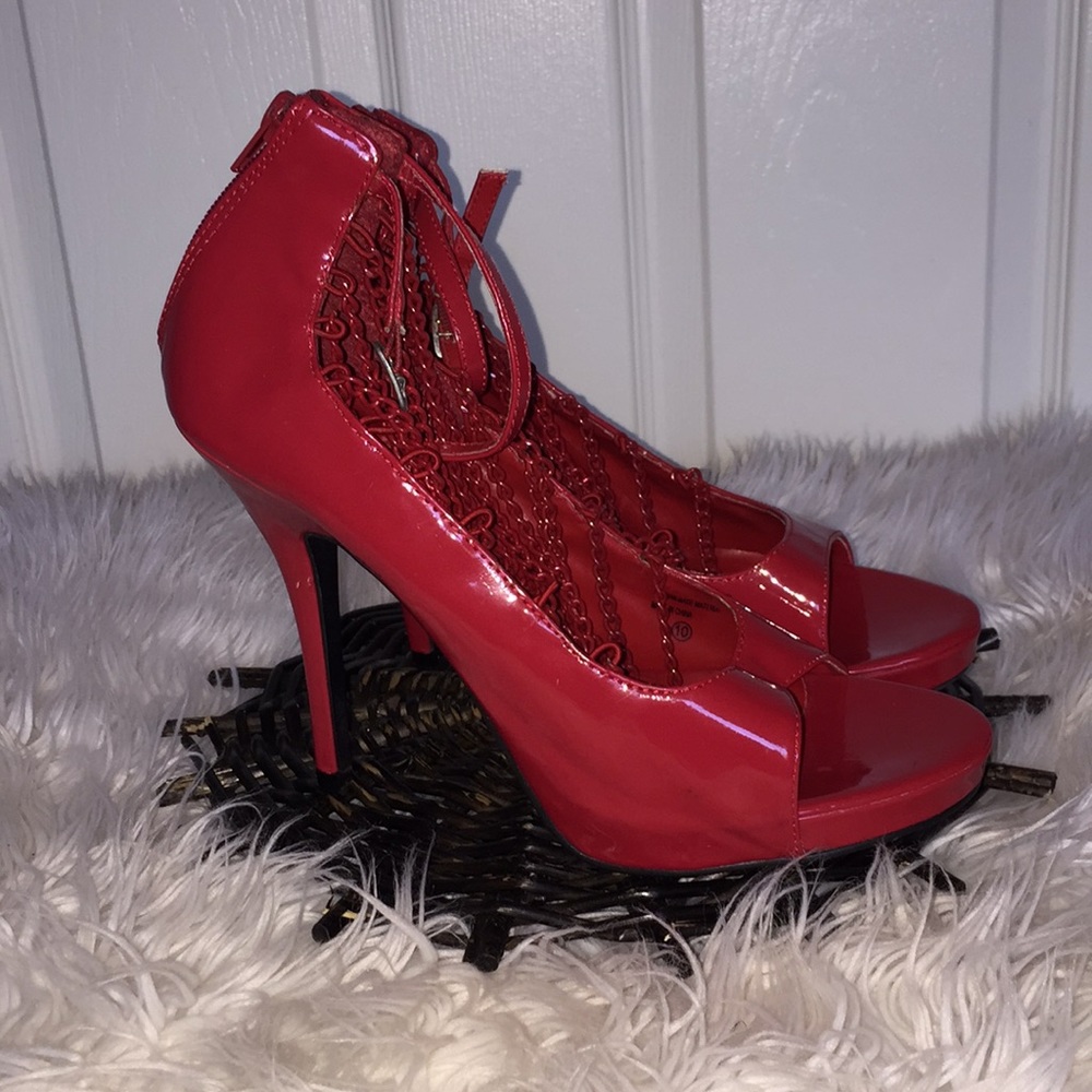 WILD ROSE CHAIN PUMPS